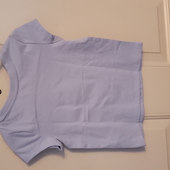 1 T shirt 1 long sleeve shirt and 1 sweater  bundle - Picture 6 of 12